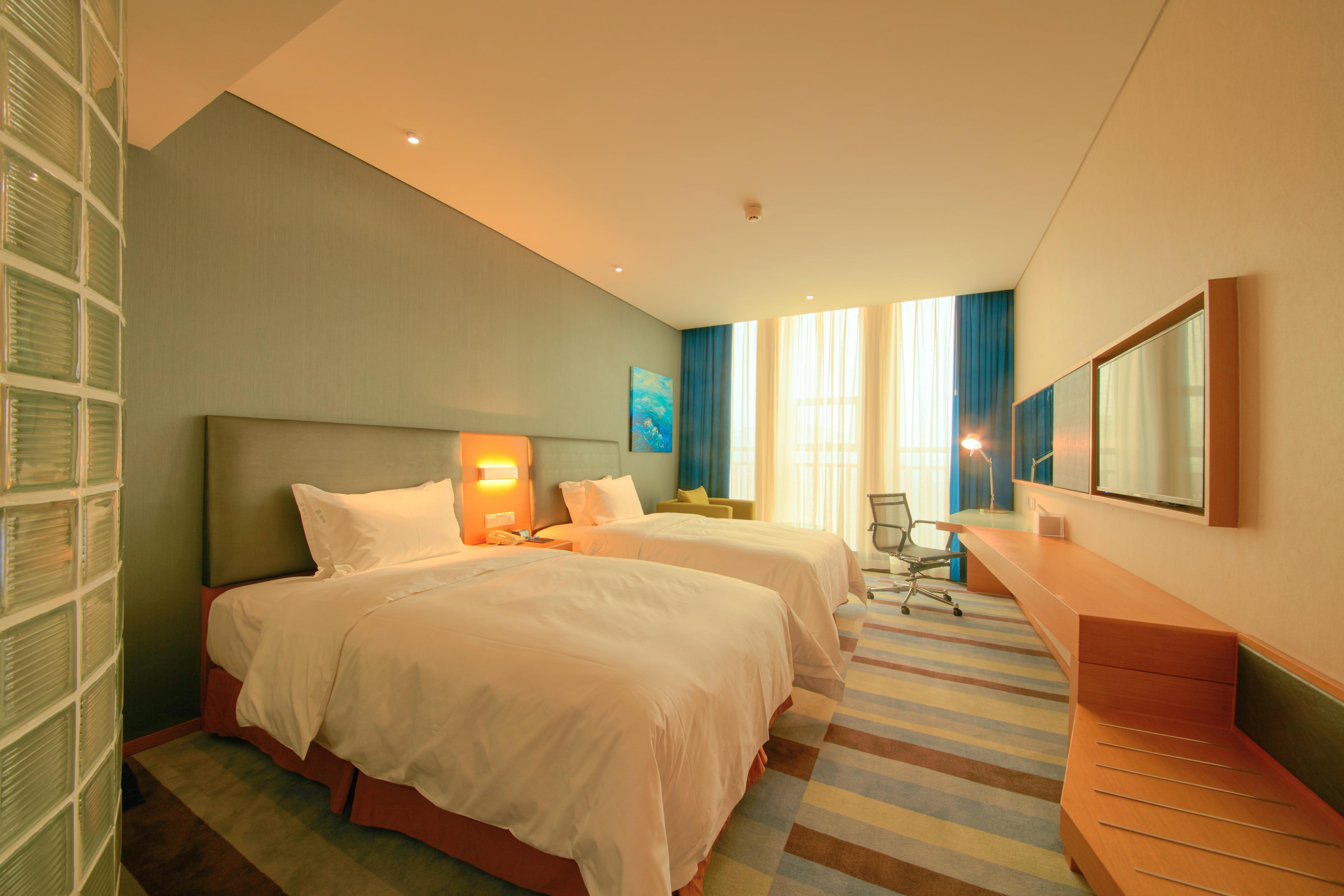 Holiday Inn Express Leshan City Square By Ihg High Speed Rail And Leshan Giant Buddha Zewnętrze zdjęcie