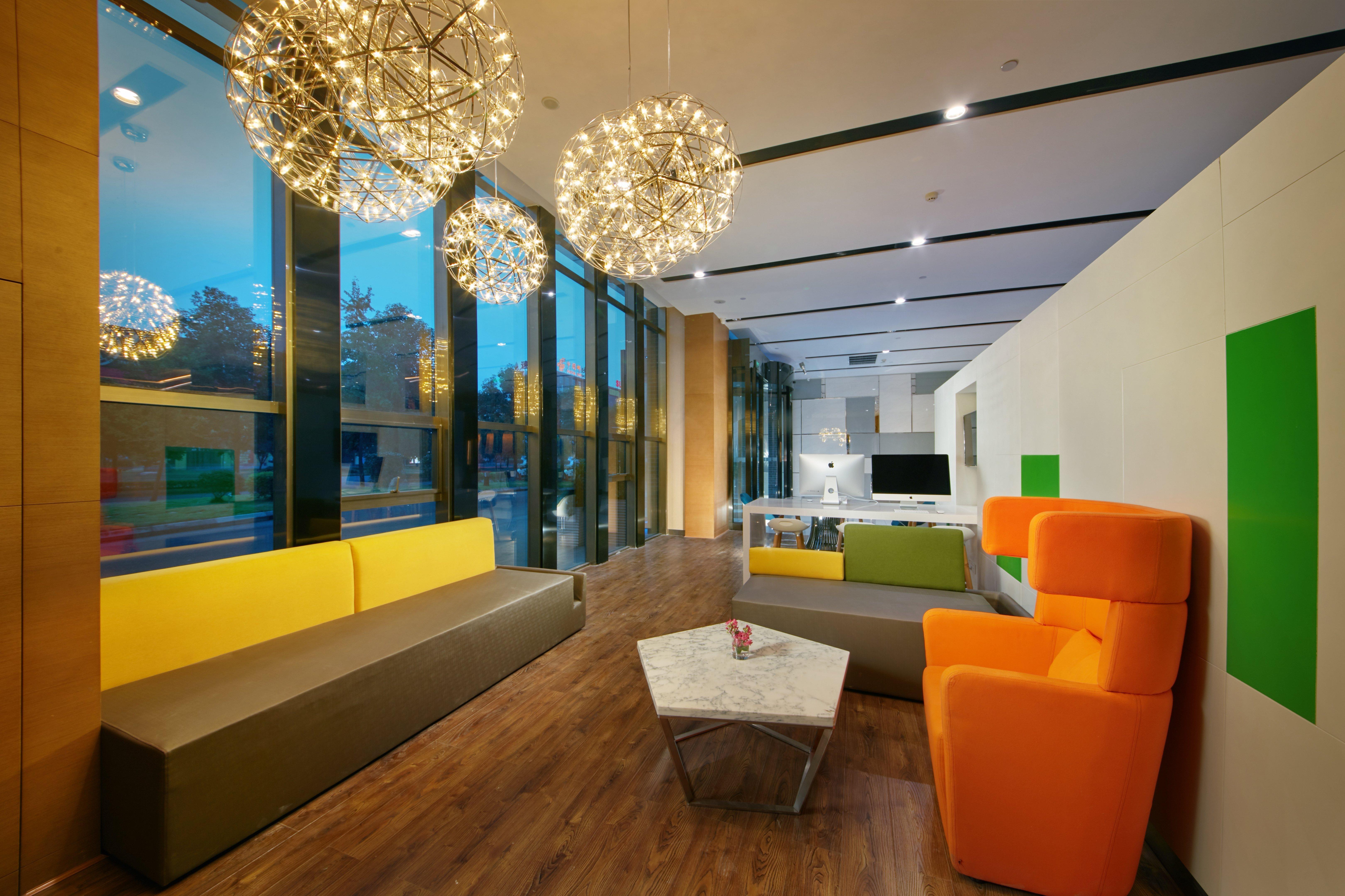 Holiday Inn Express Leshan City Square By Ihg High Speed Rail And Leshan Giant Buddha Zewnętrze zdjęcie